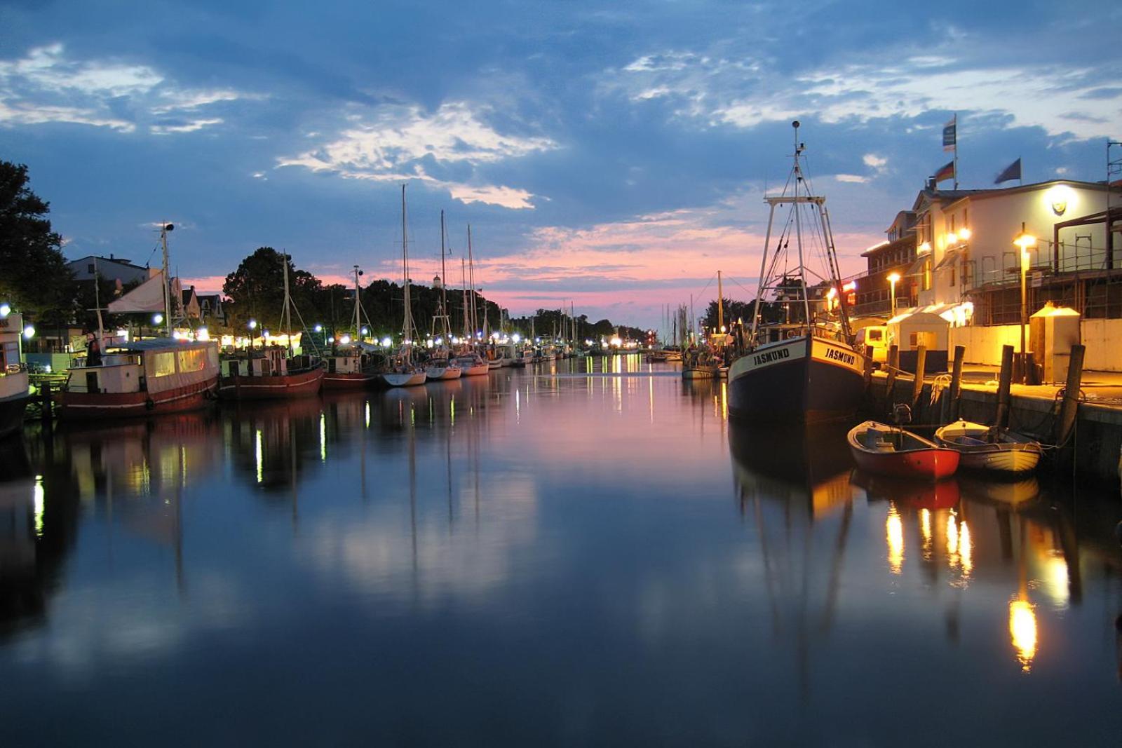 Doppelzimmer Dinner, Direkt Am Alten Strom Rostock Exteriér fotografie