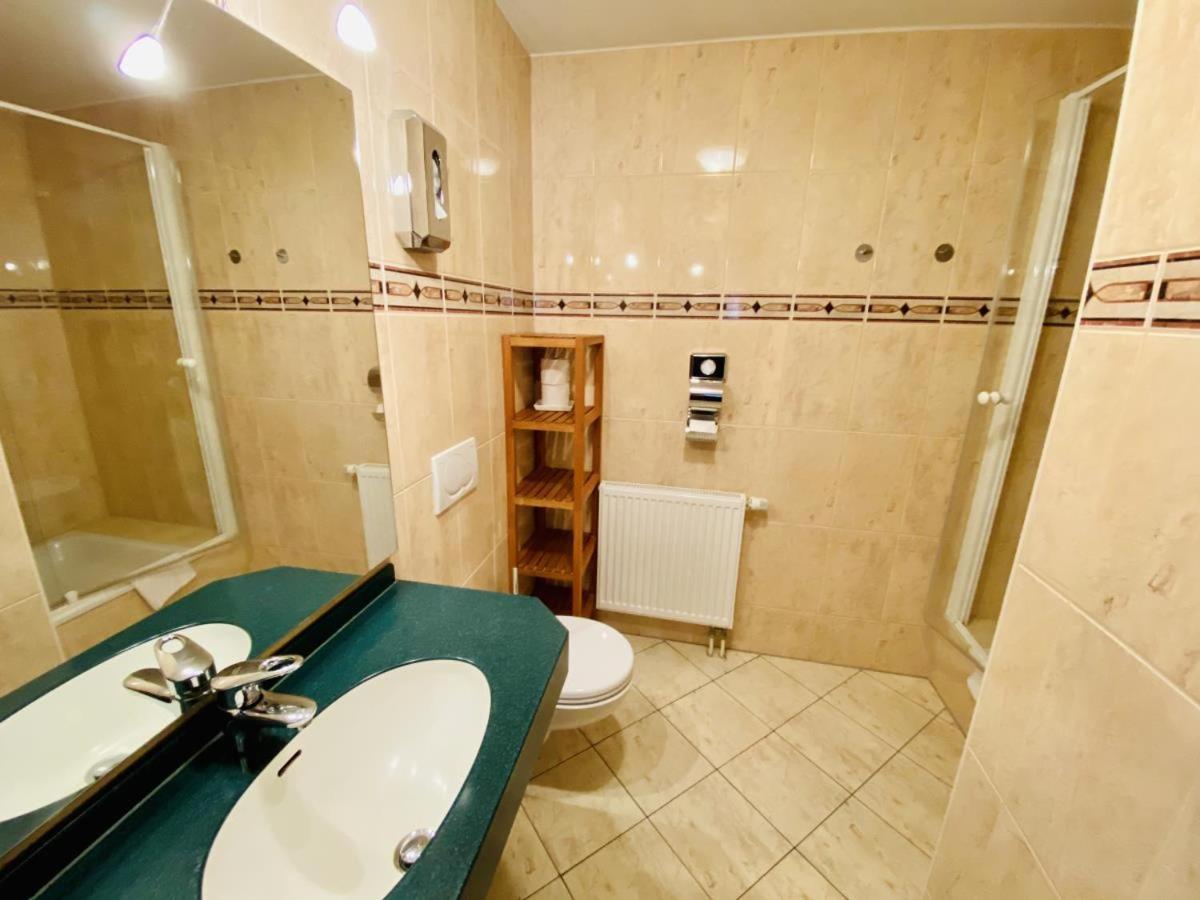 Doppelzimmer Dinner, Direkt Am Alten Strom Rostock Exteriér fotografie